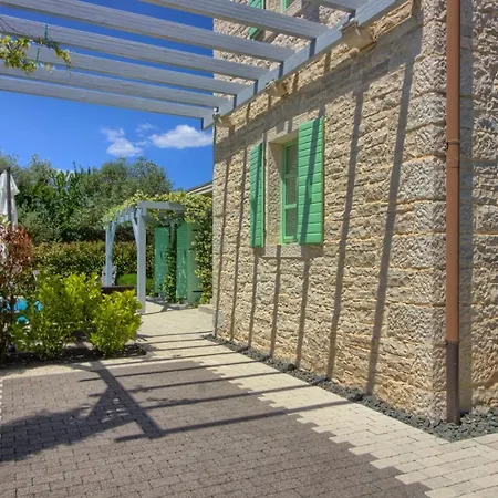 Stone Zelda With Pool In Liznjan, Istria Villa