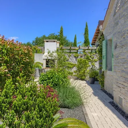 Stone Zelda With Pool In Liznjan, Istria *