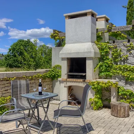 Stone Zelda With Pool In Liznjan, Istria Villa