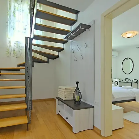 Villa Stone Zelda With Pool In Liznjan, Istria *
