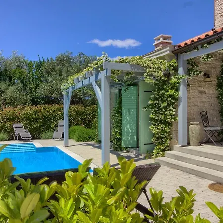Villa Stone Zelda With Pool In Liznjan, Istria Liznjan