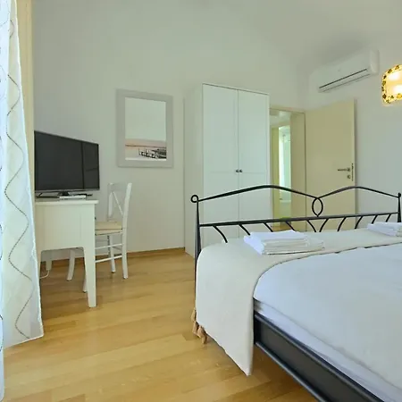 Stone Zelda With Pool In Liznjan, Istria Βίλα