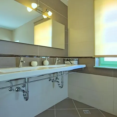 Stone Zelda With Pool In Liznjan, Istria *