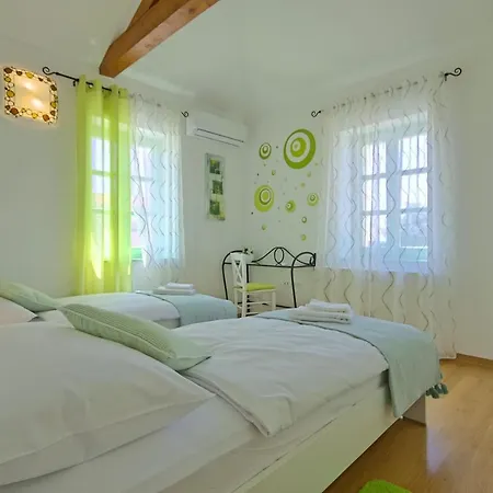 Βίλα Stone Zelda With Pool In Liznjan, Istria Ližnjan