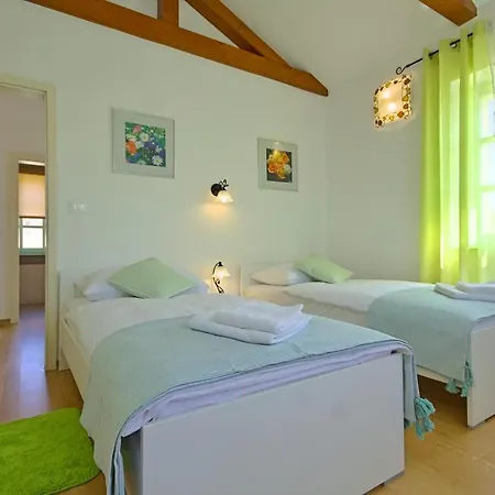 Stone Zelda With Pool In Liznjan, Istria * Ližnjan