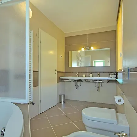 Stone Zelda With Pool In Liznjan, Istria Ližnjan