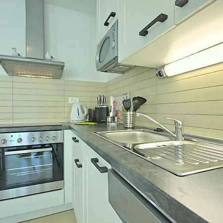 Stone Zelda With Pool In Liznjan, Istria Ližnjan