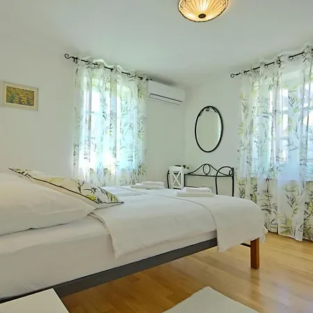 Stone Zelda With Pool In Liznjan, Istria Βίλα *