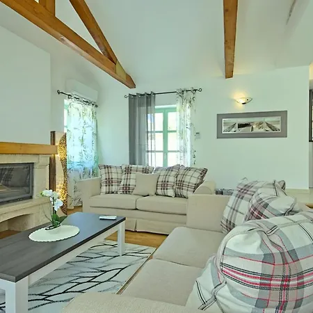 Stone Zelda With Pool In Liznjan, Istria Villa Ližnjan