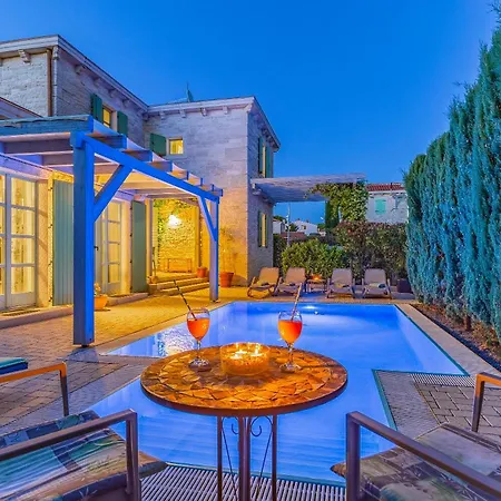 Stone Zelda With Pool In Liznjan, Istria Βίλα Ližnjan