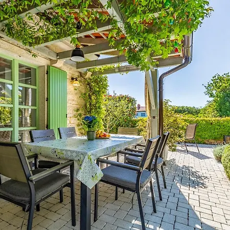 Stone Zelda With Pool In Liznjan, Istria *