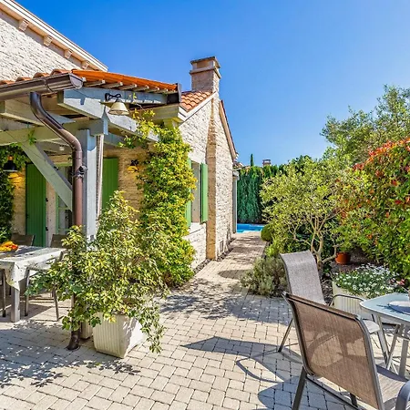 Stone Zelda With Pool In Liznjan, Istria Βίλα